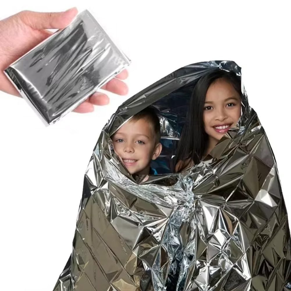Rhino Rescue 緊急ブランケット 1.3*2.1m - Emergency Mylar Tent のレビューと価格
